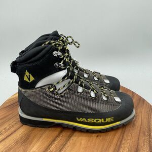 Vasque M-Finity Boots Mens Size 8 M Mountaineering Trail Hiking Walking Vibram